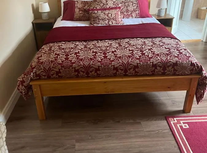 ベッド・アンド・ブレックファスト Heeneys